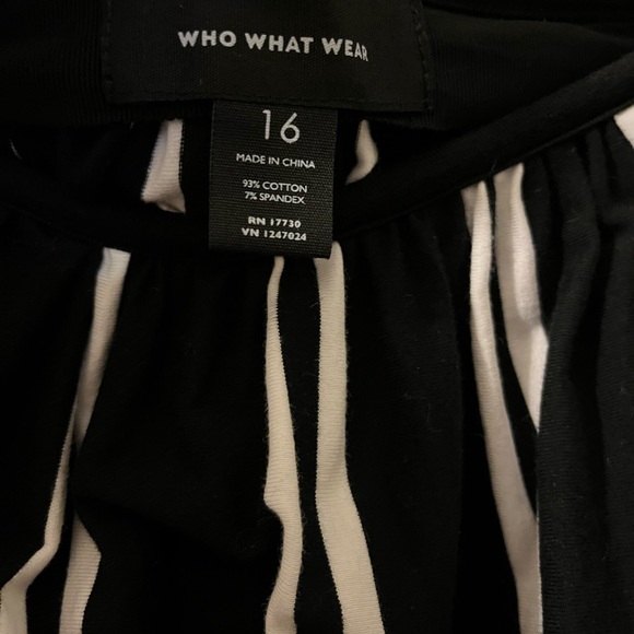 Who What Wear- size 16-bk/wh vertical striped full skirt w/zip. EUC. - Picture 5 of 5
